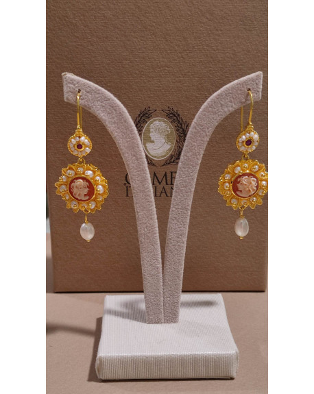 ORECCHINI CAMEO CON PERLE E RUBINO